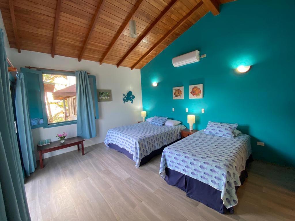 The Isabela Beach House Puerto Villamil Eksteriør billede