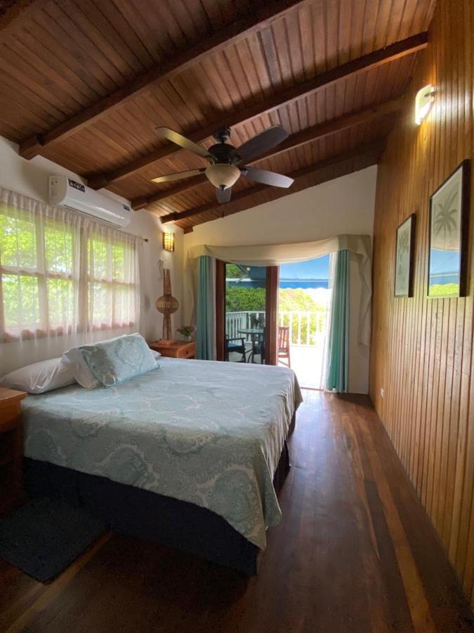 The Isabela Beach House Puerto Villamil Eksteriør billede