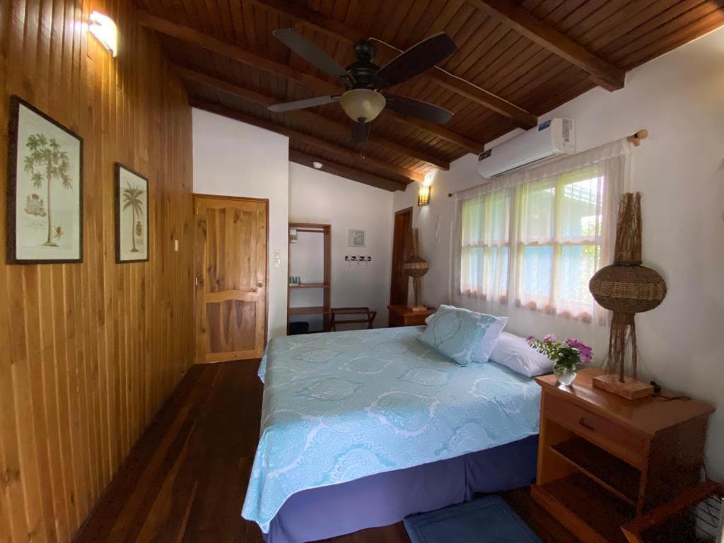 The Isabela Beach House Puerto Villamil Eksteriør billede