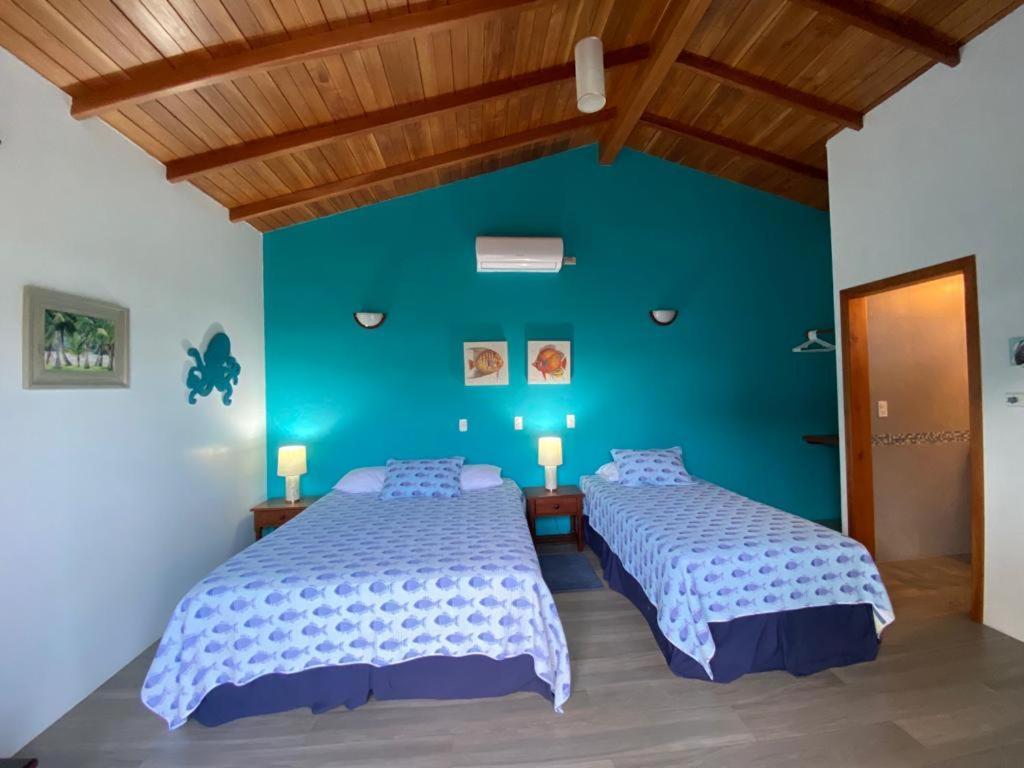 The Isabela Beach House Puerto Villamil Eksteriør billede