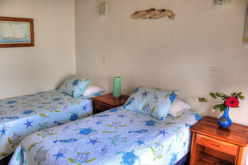 The Isabela Beach House Puerto Villamil Eksteriør billede