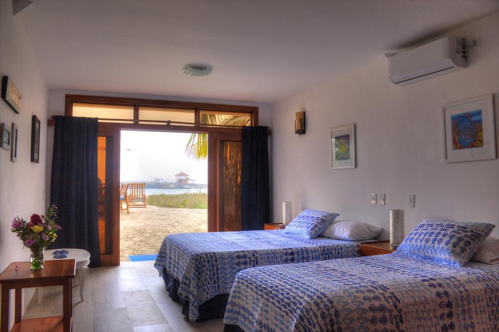 The Isabela Beach House Puerto Villamil Eksteriør billede