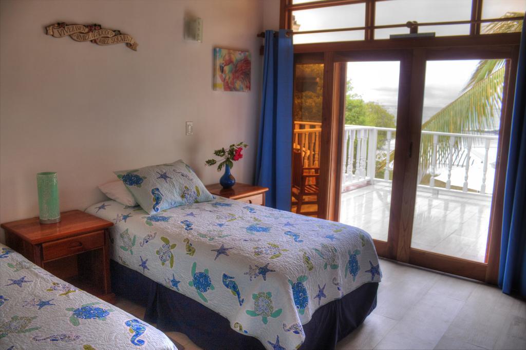 The Isabela Beach House Puerto Villamil Eksteriør billede