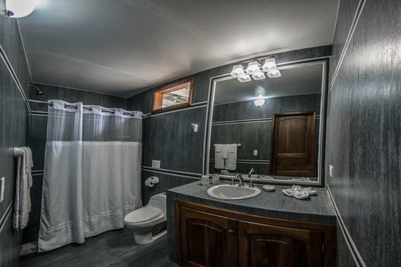 The Isabela Beach House Puerto Villamil Eksteriør billede