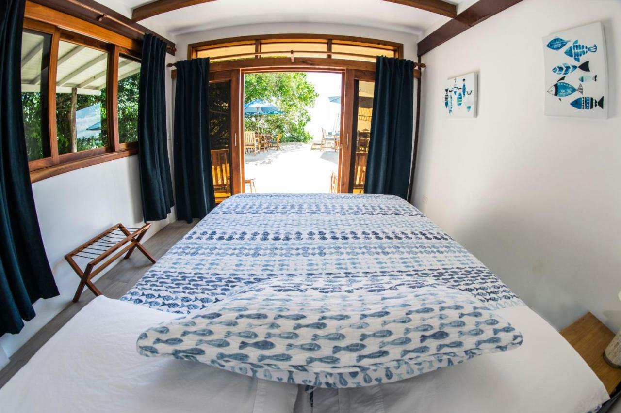 The Isabela Beach House Puerto Villamil Eksteriør billede