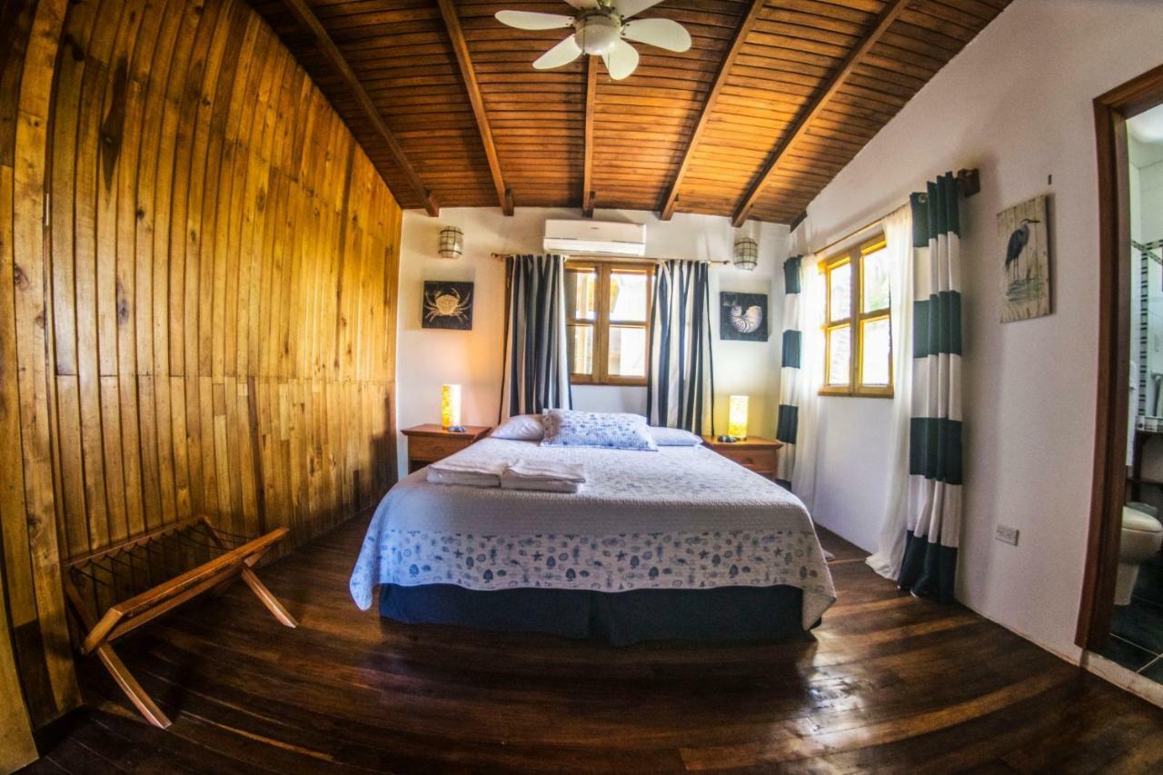 The Isabela Beach House Puerto Villamil Eksteriør billede