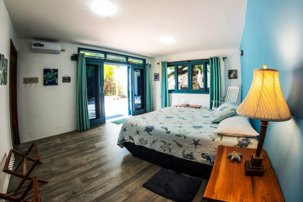 The Isabela Beach House Puerto Villamil Eksteriør billede